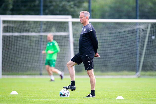 Fußball, Trainerhistorie SV Rödinghausen von 2014 bis heute 31.08.2021 - Fußball, 2021 2022, Regionalliga West, Training SV Rödinghausen mit Carsten Rump: Erste Trainingseinheit mit dem neuen Trainer: Robert Roelofsen (Co-Trainer - Rödinghausen) Rödinghausen Nordrhein-Westfalen Deutschland Trainingsgelände Bieren