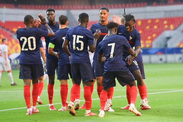 Fußball, U21 EM Quali, Frankreich - Nordmazedonien Joie des joueurs de l Equipe de France apres le but de Nathanael Mbuku (Fra) Eduardo Camavinga (Fra) FOOTBALL : France vs Macedoine du Nord - Espoirs - Le Mans - 02 09 2021 JBAutissier Panoramic 