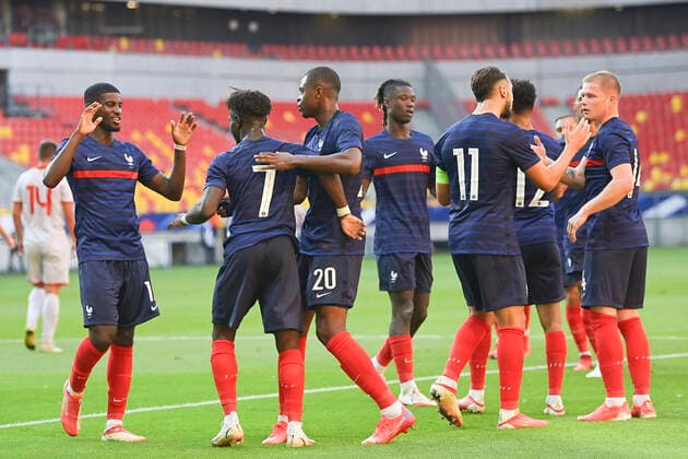 Fußball, U21 EM Quali, Frankreich - Nordmazedonien Joie des joueurs de l Equipe de France apres le but de Nathanael Mbuku (Fra) FOOTBALL : France vs Macedoine du Nord - Espoirs - Le Mans - 02 09 2021 JBAutissier Panoramic 