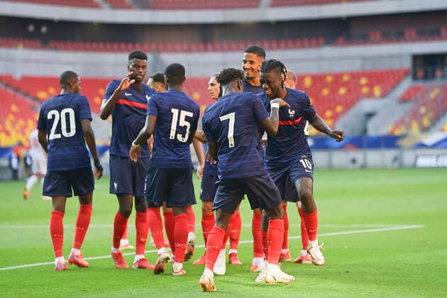 Fußball, U21 EM Quali, Frankreich - Nordmazedonien Joie des joueurs de l Equipe de France apres le but de Nathanael Mbuku (Fra) Eduardo Camavinga (Fra) FOOTBALL : France vs Macedoine du Nord - Espoirs - Le Mans - 02 09 2021 JBAutissier Panoramic 