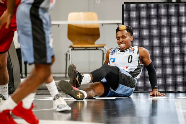 verletzte sich: 00 T.J. Shorts (HAKRO Merlins Crailsheim) Brose Bamberg - HAKRO Merlins Crailsheim - easyCredit-BBL - Basketball Bundesliga - Basketball Saison 2021 22 Testspiel Vorbereitungsspiel, 02.09.2021 Bamberg, Brose Arena Copyright: DanielxLöb