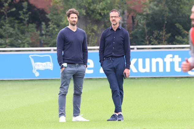 DEU, GER, DFL, 1. FBL Hertha BSC, Training, 02.09.2021, Sportforum, Berlin, DEU, GER, DFL, 1. FBL Hertha BSC, Training, im Bild Arne Friedrich Sportdirektor (Hertha BSC Berlin), Fredi Bobic (Geschaeftsfuehre, Hertha BSC Berlinr)