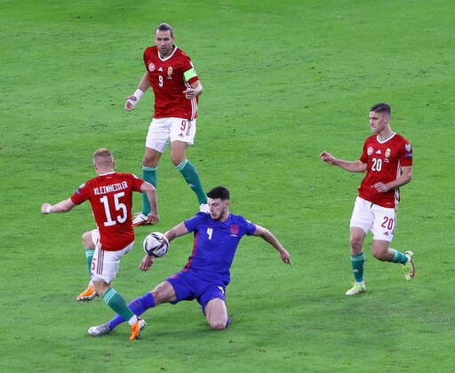 Fußball, WM Quali, Ungarn - England Hungary v England 2022 FIFA World Cup, WM, Weltmeisterschaft, Fussball Qualifiers Laszlo Kleinheisler of Hungary is tackled by Declan Rice of England during the 2022 FIFA World Cup Qualifiers match at the Ferenc Puskas Stadium, Budapest Content Not Available For UK Newspapers Copyright: xFocusxImagesx FIL-15839-0012