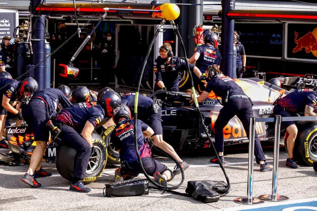 Red Bull Racing Team during pit stop practice, F1 Grand Prix of the Netherlands at Circuit Zandvoort on September 2, 2021 in Zandvoort, Netherlands. (Photo by HOCH ZWEI) Zandvoort Netherlands