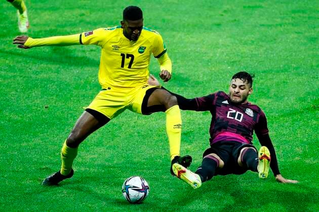 Mexico s Alexis Vega (R) in action against Jamaica s Damion Love, during a match amid the Concacaf qualifiers for the Qatar 2022 World Cup at the Azteca Stadium in Mexico City, Mexico, 02 September 2021. Mexico - Jamaica !ACHTUNG: NUR REDAKTIONELLE NUTZUNG!  Copyright: xJosexMendezx AMDEP9158 20210903-f20bcba90a10299d5cd8f9b1350ce04fb7d61f91