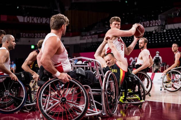Tokyo 2020 Paralympic Games (Rollstuhlbasketball), 03.09.2021 TOKYO, JAPAN 03. September - Rollstuhlbasketball, Platzierungsspiel 7 8 Kanada - Deutschland Herren, an Tag 10 der Tokyo 2020 Paralympic Games am 03.09.2021 in der Ariake Arena in Tokyo Japan. Robert Hedges ( 6, Kanada), Andre Bienek ( 8, Deutschland), Patrick Anderson ( 12, Kanada) Copyright: xBEAUTIFULxSPORTS Wunderlx