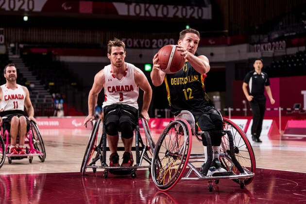 Tokyo 2020 Paralympic Games (Rollstuhlbasketball), 03.09.2021 TOKYO, JAPAN 03. September - Rollstuhlbasketball, Platzierungsspiel 7 8 Kanada - Deutschland Herren, an Tag 10 der Tokyo 2020 Paralympic Games am 03.09.2021 in der Ariake Arena in Tokyo Japan. Colin Higgins ( 9, Kanada), Jens Albrecht ( 12, Deutschland) Copyright: xBEAUTIFULxSPORTS Wunderlx