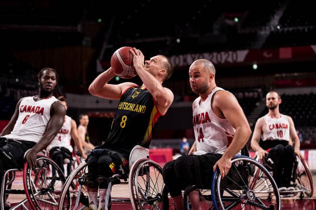 Tokyo 2020 Paralympic Games (Rollstuhlbasketball), 03.09.2021 TOKYO, JAPAN 03. September - Rollstuhlbasketball, Platzierungsspiel 7 8 Kanada - Deutschland Herren, an Tag 10 der Tokyo 2020 Paralympic Games am 03.09.2021 in der Ariake Arena in Tokyo Japan. Andre Bienek ( 8, Deutschland), Tyler Miller ( 14, Kanada) Copyright: xBEAUTIFULxSPORTS Wunderlx