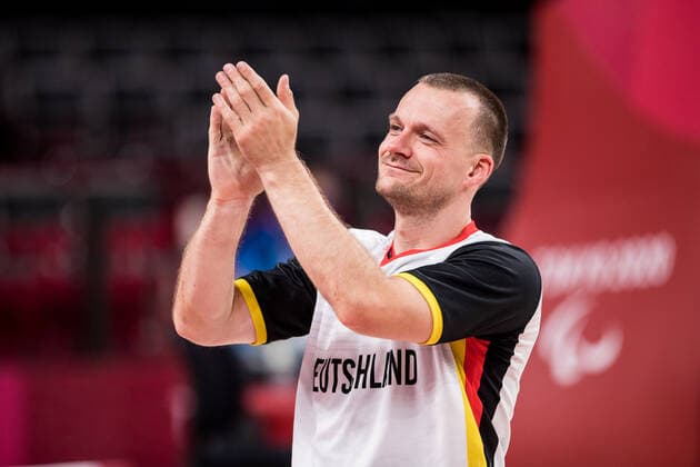 Tokyo 2020 Paralympic Games (Rollstuhlbasketball), 03.09.2021 TOKYO, JAPAN 03. September - Rollstuhlbasketball, Platzierungsspiel 7 8 Kanada - Deutschland Herren, an Tag 10 der Tokyo 2020 Paralympic Games am 03.09.2021 in der Ariake Arena in Tokyo Japan. Andre Bienek ( 8, Deutschland) applaudiert zum Abschied nach seinem letzten Laenderspiel Copyright: xBEAUTIFULxSPORTS Wunderlx