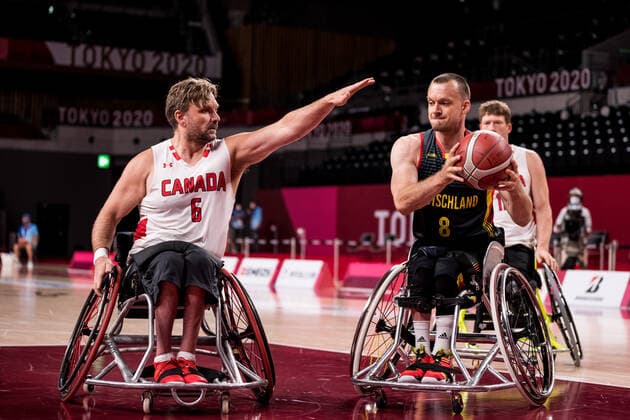 Tokyo 2020 Paralympic Games (Rollstuhlbasketball), 03.09.2021 TOKYO, JAPAN 03. September - Rollstuhlbasketball, Platzierungsspiel 7 8 Kanada - Deutschland Herren, an Tag 10 der Tokyo 2020 Paralympic Games am 03.09.2021 in der Ariake Arena in Tokyo Japan. Robert Hedges ( 6, Kanada), Andre Bienek ( 8, Deutschland) Copyright: xBEAUTIFULxSPORTS Wunderlx
