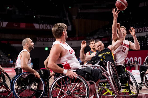 Tokyo 2020 Paralympic Games (Rollstuhlbasketball), 03.09.2021 TOKYO, JAPAN 03. September - Rollstuhlbasketball, Platzierungsspiel 7 8 Kanada - Deutschland Herren, an Tag 10 der Tokyo 2020 Paralympic Games am 03.09.2021 in der Ariake Arena in Tokyo Japan. Robert Hedges ( 6, Kanada), Andre Bienek ( 8, Deutschland), Patrick Anderson ( 12, Kanada) Copyright: xBEAUTIFULxSPORTS Wunderlx