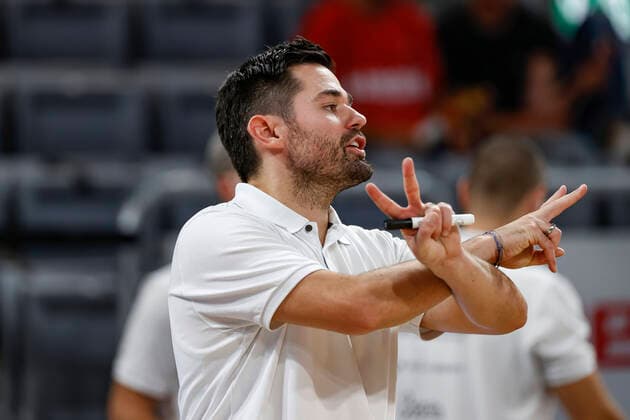 Headcoach Sebastian Gleim (HAKRO Merlins Crailsheim) Brose Bamberg - HAKRO Merlins Crailsheim - easyCredit-BBL - Basketball Bundesliga - Basketball Saison 2021 22 Testspiel Vorbereitungsspiel, 02.09.2021 Bamberg, Brose Arena Copyright: DanielxLöb