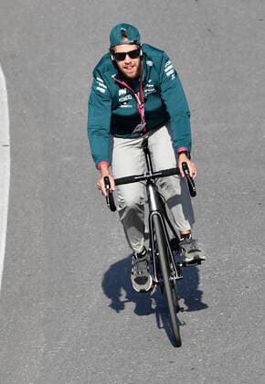 VETTEL Sebastian Formel 1 Team Aston Martin Auf dem Weg zum Training mit dem Rad F1 Formel one GP von Niederlanden 2021 Circuit Park Zandvoort am 03. September 2021