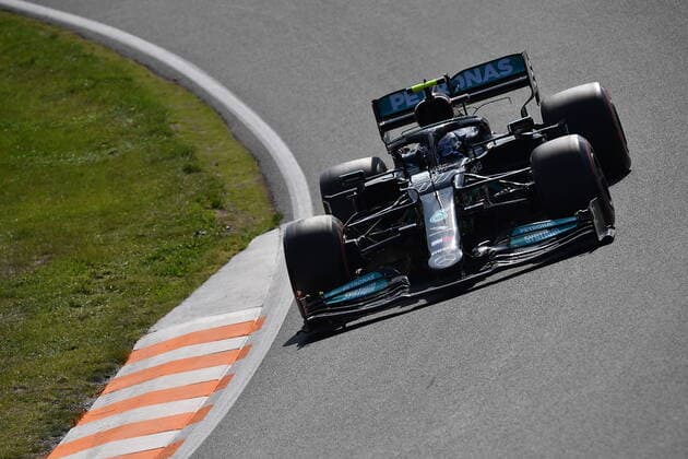 FORMULA 1 HEINEKEN DUTCH GRAND PRIX 2021 03.09.2021, Circuit Park Zandvoort, Zandvoort, FORMULA 1 HEINEKEN DUTCH GRAND PRIX 2021 , im Bild Valtteri Bottas (FIN 77), Mercedes-AMG Petronas Formula One Team durchfährt die neue Steilkurve in Zandvoort.