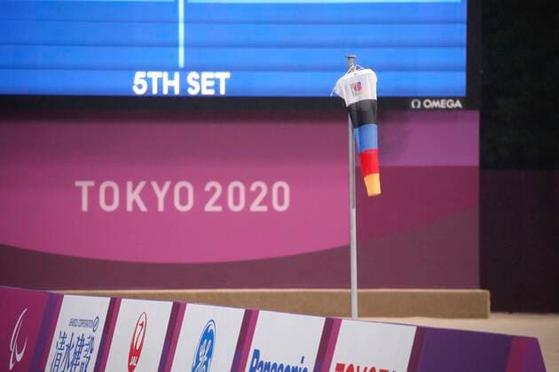 TOKIO (SHINJUKU-KU), JAPAN - SEPTEMBER 03: Featurefoto Maik Szarzewski (GER) gewinnt das Duell im Achtelfinale gegen Dejan Fabcic (SLO) beim Bogenschiessen am Tag (+10) der Paralympics (Paralympische Spiele) Tokio 2020 waehrend der Para Bogensport Men s Individual Recurve Open: 1 8 eliminations in der Yumenoshima Park Bogensport Anlage von Tokio (Chiyoda-ku) am 3.9.2021 in Tokyo-to Japan. Joachim Sielski Paralympics (Paralympische Spiele) Tokio 2020 am 03.09.2021 Tag (+10) *** TOKYO SHINJUKU KU , JAPAN SEPTEMBER 03 Feature photo Maik Szarzewski GER wins the duel in the round of 16 against Dejan Fabcic SLO during archery on day 10 of the Tokyo 2020 Paralympic Games during the Para Archery Men s Individual Recurve Open 1 8 eliminations at the Yumenoshima Park archery facility of Tokyo Chiyoda ku on 3 9 2021 in Tokyo to Japan Joachim Sielski Paralympic Games Tokyo 2020 on 03 09 2021 Day 10