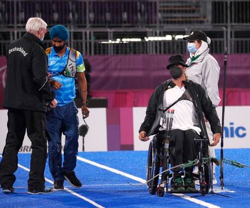 TOKIO (SHINJUKU-KU), JAPAN - SEPTEMBER 03: Maik Szarzewski (GER) verliert das Duell im Viertelfinale gegen Harvinder Singh (IND) beim Bogenschiessen und scheidet aus am Tag (+10) der Paralympics (Paralympische Spiele) Tokio 2020 waehrend der Para Bogensport Men s Individual Recurve Open: 1 4 eliminations in der Yumenoshima Park Bogensport Anlage von Tokio (Chiyoda-ku) am 3.9.2021 in Tokyo-to Japan. Joachim Sielski Paralympics (Paralympische Spiele) Tokio 2020 am 03.09.2021 Tag (+10) *** TOKYO SHINJUKU KU , JAPAN SEPTEMBER 03 Maik Szarzewski GER loses the duel in the quarterfinals against Harvinder Singh IND in archery and is eliminated on day 10 of the Paralympics Paralympic Games Tokyo 2020 during the Para archery Men s Individual Recurve Open 1 4 eliminations at the Yumenoshima Park archery facility of Tokyo Chiyoda ku on 3 9 2021 in Tokyo to Japan Joachim Sielski Paralympics Paralympic Games Tokyo 2020 on 03 09 2021 day 10
