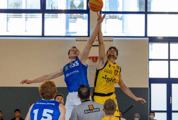 Mateo Seric (Tigers Tuebingen, 17), Tom Alte (PS Karlsruhe Lions, 33)¨¨Tigers Tuebingen vs. PS Karlsruhe Lions, 2. Basketball, Bundesliga, Pro A, Barmer 2 Basketball, Testspiel, Spielzeit 2021 2022, 03.09.2021, ¨¨ Tigers Tuebingen - PS Karlsruhe Lions, 2. Basketball, 2. Bundesliga, Barmer 2 Basketball, Testspiel, Spielzeit 2021 2022, 03.09.2021 Tuebingen Copyright: xDennisxDuddek xEibnerxPressefotox EP_DDK