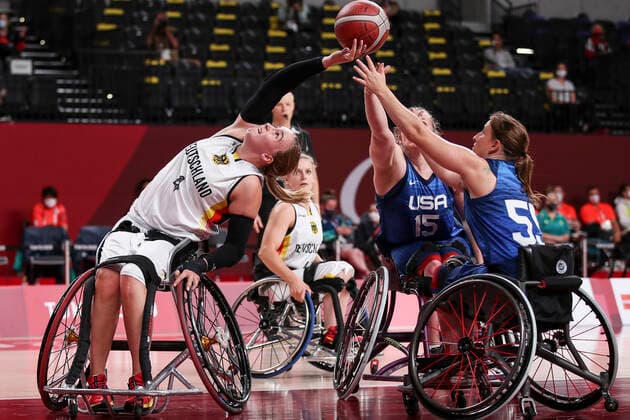 PARALYMPICS - Paralympic Summer Games Tokyo 2020 TOKYO,JAPAN,04.SEP.21 - PARALYMPICS, BASKETBALL - Paralympic Summer Games Tokyo 2020. Image shows Mareike Miller (GER) and Courtney Ryan (USA).  GEPAxpictures xPatrickxSteiner