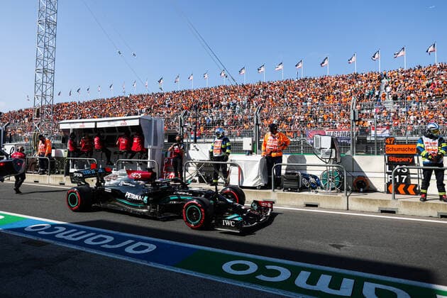 44 HAMILTON Lewis (gbr), Mercedes AMG F1 GP W12 E Performance, action pitlane, during the Formula 1 Heineken Dutch Grand Prix 2021, 13th round of the 2021 FIA Formula One World Championship, WM, Weltmeisterschaft from September 3 to 5, 2021 on the Circuit Zandvoort, in Zandvoort, Netherlands FORMULE 1 : Grand Prix des Pays-Bas - 04 09 2021 DPPI PANORAMIC  00121027_AV6_6086