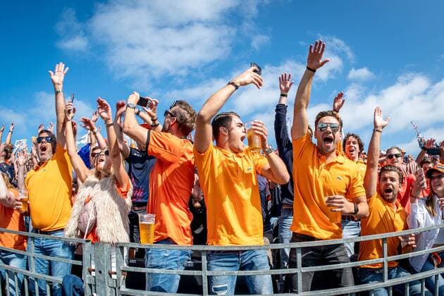Zandvoort - 04-09-2021, CM.com Circuit Zandvoort, Formula 1 Dutch Grand Prix at the CM.com Circuit Zandvoort , Saturday , Orange fans make a party Formula 1 Dutch Grand Prix - Saturday  x13288861x Copyright: