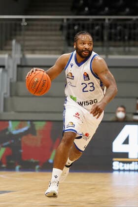 03.09.2021, Basketball, REWE Cup 2021, Vorrunde, Fraport Skyliners - JobStairs Giessen 46er, GER, Hagen, Krollmann Arena Bild: v. li. Quantez Robertson (Fraport Skyliners) DFL REGULATIONS PROHIBIT ANY USE OF PHOTOGRAPHS AS IMAGE SEQUENCES AND OR QUASI-VIDEO. Copyright: HMBxMedia xHeikoxBecker