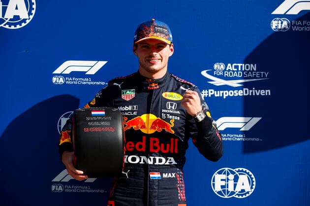 Sport Bilder des Tages VERSTAPPEN Max (ned), Red Bull Racing Honda RB16B, celebrating his pole position during the Formula 1 Heineken Dutch Grand Prix 2021, 13th round of the 2021 FIA Formula One World Championship, WM, Weltmeisterschaft from September 3 to 5, 2021 on the Circuit Zandvoort, in Zandvoort, Netherlands FORMULE 1 : Grand Prix des Pays-Bas - 04 09 2021 DPPI PANORAMIC  _GDN8990