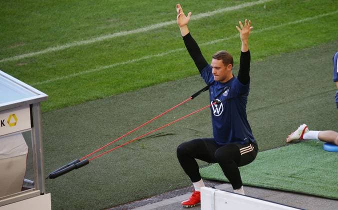 Stuttgart , FFußball Training Nationalmannschaft , Manuel Neuer