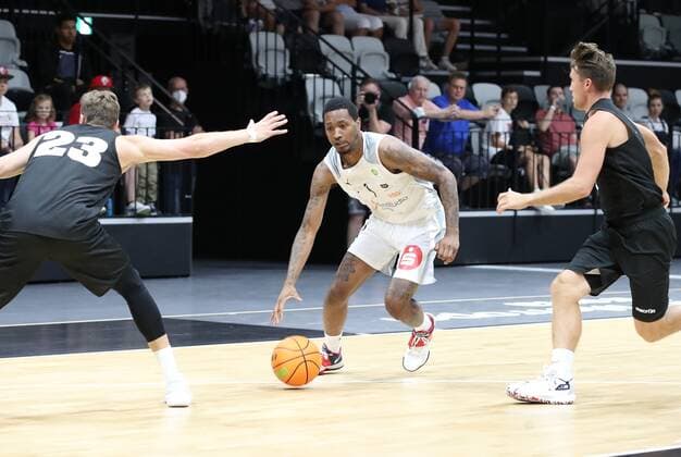 04.09.2021 - Basketball - Saison 2021 2022 - EMS Cup - Vorrunde: Nürnberg Falcons Basketball Club NBC - MHP RIESEN Ludwigsburg - DaMa - David Walker (23, MHP Riesen Ludwigsburg ) Dupree Mc Brayer (1, Nürnberg Falcons BC NBC ) Jordan Hulls (1, MHP Riesen Ludwigsburg )