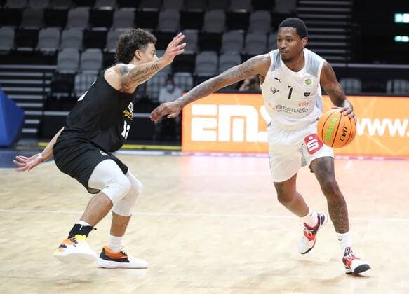 04.09.2021 - Basketball - Saison 2021 2022 - EMS Cup - Vorrunde: Nürnberg Falcons Basketball Club NBC - MHP RIESEN Ludwigsburg - DaMa - Jonah Radebaugh (12, MHP Riesen Ludwigsburg ) Dupree Mc Brayer (1, Nürnberg Falcons BC NBC )