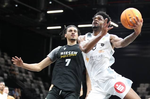 04.09.2021 - Basketball - Saison 2021 2022 - EMS Cup - Vorrunde: Nürnberg Falcons Basketball Club NBC - MHP RIESEN Ludwigsburg - DaMa - Jonathan Bähre Baehre (7, MHP Riesen Ludwigsburg ) Antonio Lee A.J. AJ Davis Jr. (3, Nürnberg Falcons BC NBC )