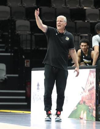 04.09.2021 - Basketball - Saison 2021 2022 - EMS Cup - Vorrunde: Nürnberg Falcons Basketball Club NBC - MHP RIESEN Ludwigsburg - DaMa - John Patrick ( Trainer Headcoach MHP Riesen Ludwigsburg ) zeigt an gestikuliert dirigiert gibt Anweisungen