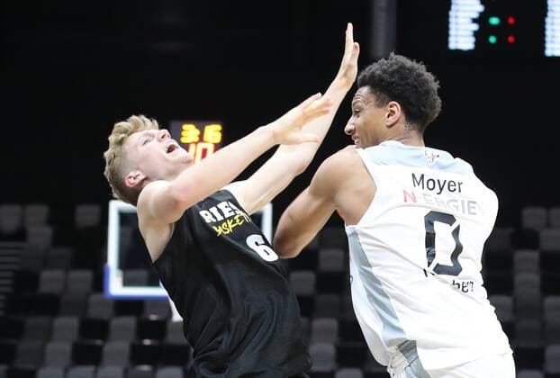 04.09.2021 - Basketball - Saison 2021 2022 - EMS Cup - Vorrunde: Nürnberg Falcons Basketball Club NBC - MHP RIESEN Ludwigsburg - DaMa - Johannes Patrick (6, MHP Riesen Ludwigsburg ) Matthew Moyer (0, Nürnberg Falcons BC NBC )