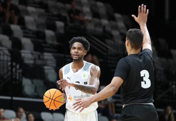 04.09.2021 - Basketball - Saison 2021 2022 - EMS Cup - Vorrunde: Nürnberg Falcons Basketball Club NBC - MHP RIESEN Ludwigsburg - DaMa - Antonio Lee A.J. AJ Davis Jr. (3, Nürnberg Falcons BC NBC ) Oscar da Silva (3, MHP Riesen Ludwigsburg )