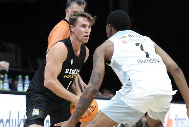 04.09.2021 - Basketball - Saison 2021 2022 - EMS Cup - Vorrunde: Nürnberg Falcons Basketball Club NBC - MHP RIESEN Ludwigsburg - DaMa - Jordan Hulls (1, MHP Riesen Ludwigsburg ) Dupree Mc Brayer (1, Nürnberg Falcons BC NBC )
