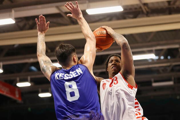 04.09.2021, Basketball, REWE Cup 2021, Vorrunde, Phoenix Hagen - s.Oliver Wuerzburg, GER, Hagen, Krollmann Arena Bild: v. li. Marcel Keßen (Phoenix Hagen) und Desi Rodriguez (s.Oliver Wuerzburg) DFL REGULATIONS PROHIBIT ANY USE OF PHOTOGRAPHS AS IMAGE SEQUENCES AND OR QUASI-VIDEO. Copyright: HMBxMedia xHeikoxBecker