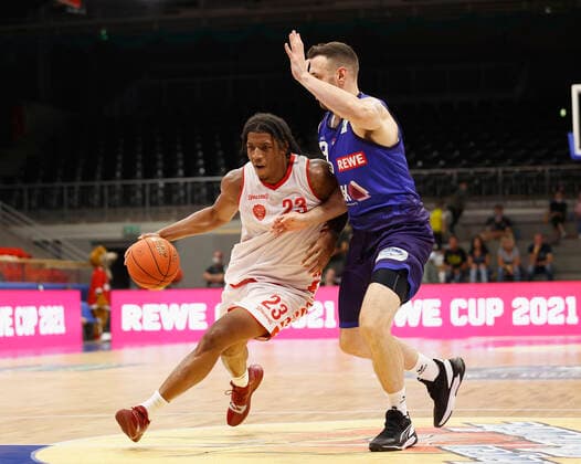 04.09.2021, Basketball, REWE Cup 2021, Vorrunde, Phoenix Hagen - s.Oliver Wuerzburg, GER, Hagen, Krollmann Arena Bild: v. li. Desi Rodriguez (s.Oliver Wuerzburg) und Dominik Spohr (Phoenix Hagen) DFL REGULATIONS PROHIBIT ANY USE OF PHOTOGRAPHS AS IMAGE SEQUENCES AND OR QUASI-VIDEO. Copyright: HMBxMedia xHeikoxBecker