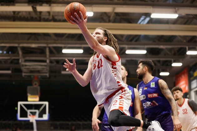 04.09.2021, Basketball, REWE Cup 2021, Vorrunde, Phoenix Hagen - s.Oliver Wuerzburg, GER, Hagen, Krollmann Arena Bild: v. li. Craig Moller (s.Oliver Wuerzburg) DFL REGULATIONS PROHIBIT ANY USE OF PHOTOGRAPHS AS IMAGE SEQUENCES AND OR QUASI-VIDEO. Copyright: HMBxMedia xHeikoxBecker