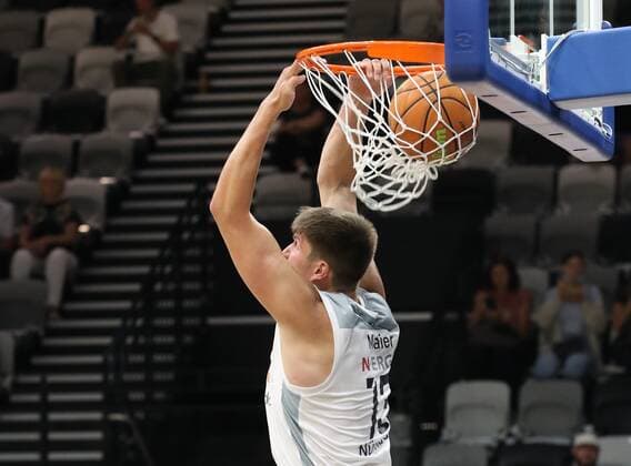 04.09.2021 - Basketball - Saison 2021 2022 - EMS Cup - Vorrunde: Nürnberg Falcons Basketball Club NBC - MHP RIESEN Ludwigsburg - DaMa - Jonathan Maier (13, Nürnberg Falcons BC NBC ) mit Dunking