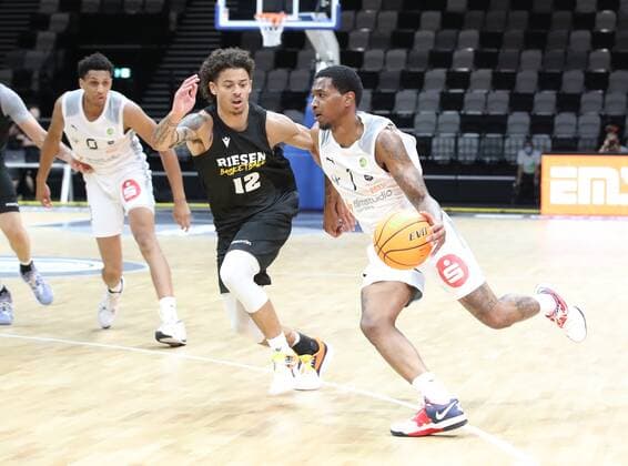 04.09.2021 - Basketball - Saison 2021 2022 - EMS Cup - Vorrunde: Nürnberg Falcons Basketball Club NBC - MHP RIESEN Ludwigsburg - DaMa - Jonah Radebaugh (12, MHP Riesen Ludwigsburg ) Dupree Mc Brayer (1, Nürnberg Falcons BC NBC )