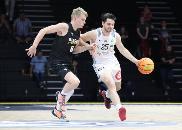 04.09.2021 - Basketball - Saison 2021 2022 - EMS Cup - Vorrunde: Nürnberg Falcons Basketball Club NBC - MHP RIESEN Ludwigsburg - DaMa - Johannes Patrick (6, MHP Riesen Ludwigsburg ) Tim Köpple Koepple (25, Nürnberg Falcons BC NBC )