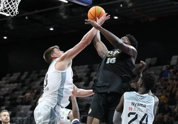 04.09.2021 - Basketball - Saison 2021 2022 - EMS Cup - Vorrunde: Nürnberg Falcons Basketball Club NBC - MHP RIESEN Ludwigsburg - DaMa - Jonathan Maier (13, Nürnberg Falcons BC NBC ) Tim Köpple Koepple (25, Nürnberg Falcons BC NBC ) Emmanuel Ugbo (16, MHP Riesen Ludwigsburg ) Roland L Amour Nyama (24, Nürnberg Falcons BC NBC )