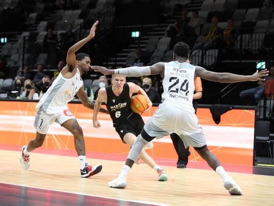 04.09.2021 - Basketball - Saison 2021 2022 - EMS Cup - Vorrunde: Nürnberg Falcons Basketball Club NBC - MHP RIESEN Ludwigsburg - DaMa - Dupree Mc Brayer (1, Nürnberg Falcons BC NBC ) Johannes Patrick (6, MHP Riesen Ludwigsburg ) Roland L Amour Nyama (24, Nürnberg Falcons BC NBC )