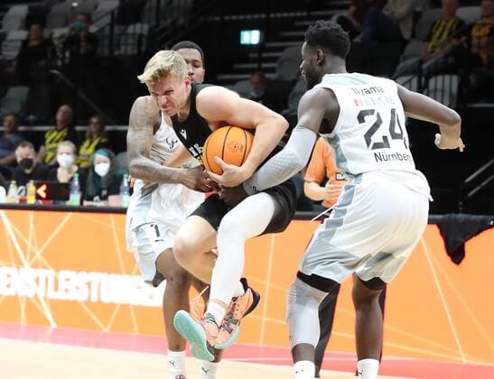 04.09.2021 - Basketball - Saison 2021 2022 - EMS Cup - Vorrunde: Nürnberg Falcons Basketball Club NBC - MHP RIESEN Ludwigsburg - DaMa - Dupree Mc Brayer (1, Nürnberg Falcons BC NBC ) Johannes Patrick (6, MHP Riesen Ludwigsburg ) Roland L Amour Nyama (24, Nürnberg Falcons BC NBC )