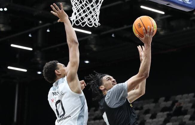 04.09.2021 - Basketball - Saison 2021 2022 - EMS Cup - Vorrunde: Nürnberg Falcons Basketball Club NBC - MHP RIESEN Ludwigsburg - DaMa - Matthew Moyer (0, Nürnberg Falcons BC NBC ) Jonathan Bähre Baehre (7, MHP Riesen Ludwigsburg )