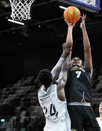 04.09.2021 - Basketball - Saison 2021 2022 - EMS Cup - Vorrunde: Nürnberg Falcons Basketball Club NBC - MHP RIESEN Ludwigsburg - DaMa - Roland L Amour Nyama (24, Nürnberg Falcons BC NBC ) Jonathan Bähre Baehre (7, MHP Riesen Ludwigsburg )