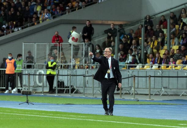 Fußball, WM Quali, Ukraine - Frankreich KYIV, UKRAINE - SEPTEMBER 4, 2021 - Temporary acting head coach of Ukraine Oleksandr Petrakov is seen on the sideline during the FIFA World Cup, WM, Weltmeisterschaft, Fussball Qatar 2022 Qualification Round UEFA Group D match against France at the NSC Olimpiyskiy, Kyiv, capital of Ukraine. Ukraine vs France in European Qualifiers match in Kyiv  Copyright: xHennadiixMinchenkox