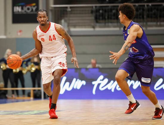 04.09.2021, Basketball, REWE Cup 2021, Vorrunde, Phoenix Hagen - s.Oliver Wuerzburg, GER, Hagen, Krollmann Arena Bild: v. li. William Buford (s.Oliver Wuerzburg) und Paul Giese (Phoenix Hagen) DFL REGULATIONS PROHIBIT ANY USE OF PHOTOGRAPHS AS IMAGE SEQUENCES AND OR QUASI-VIDEO. Copyright: HMBxMedia xHeikoxBecker
