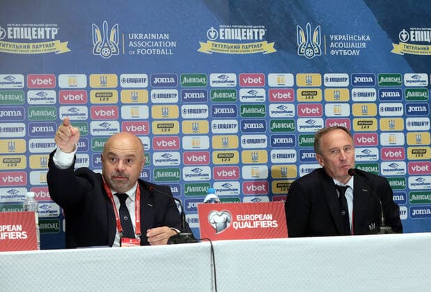 KYIV, UKRAINE - SEPTEMBER 5, 2021 - Temporary acting head coach of Ukraine Oleksandr Petrakov (R) attends a news conference following a 1-1 draw against France in the FIFA World Cup, WM, Weltmeisterschaft, Fussball Qatar 2022 Qualification Round UEFA Group D match, Kyiv, capital of Ukraine. Post-match news conference of Oleksandr Petrakov in Kyiv  Copyright: xHennadiixMinchenkox