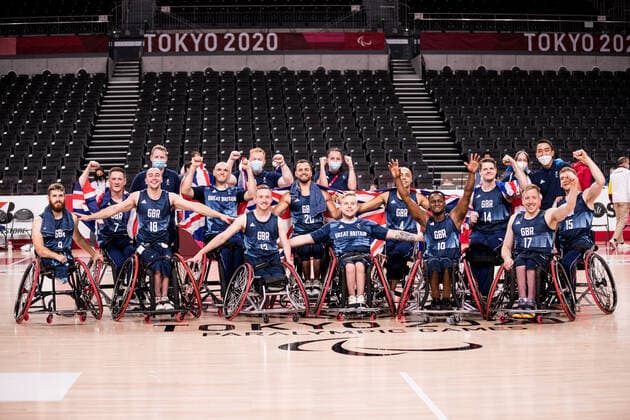 Tokyo 2020 Paralympic Games (Rollstuhlbasketball), 05.09.2021 TOKYO, JAPAN 05. September - Rollstuhlbasketball, Spiel um Bronze Spanien gegen Grossbritannien Herren, an Tag 12 der Tokyo 2020 Paralympic Games am 05.09.2021 in der Ariake Arena in Tokyo Japan. Glueckliche Sieger: die Herren aus Grossbritannien gewinnen Bronze Copyright: xBEAUTIFULxSPORTS Wunderlx
