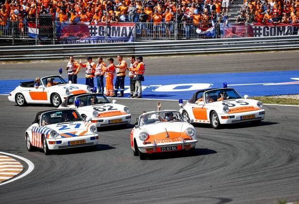 ZANDVOORT - Old police cars of the national police during the drivers parade prior to the Dutch Grand Prix on the Zandvoort circuit. KOEN VAN WEEL Grand Prix xVIxANPxSportx xxANPxIVx